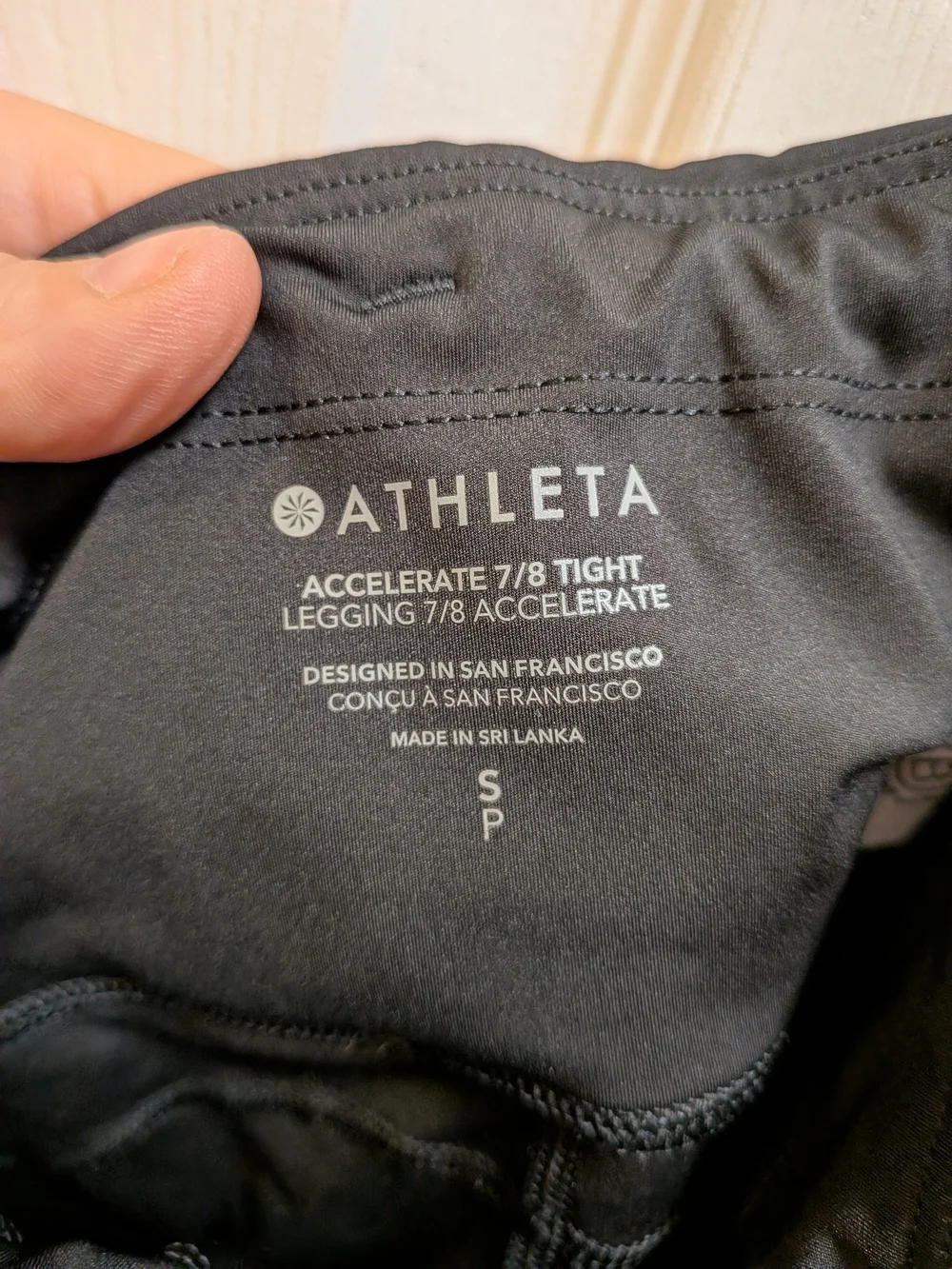 Athleta Black Accelerate 7/8 Tights Size Small Back Pocket